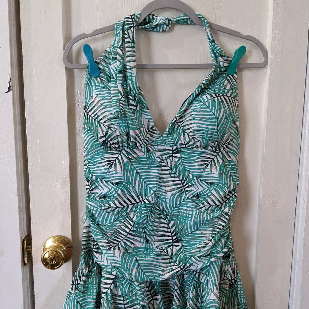 Sea & Sand Beachwear Skirted Halter One Piece Swimsuit Sz 16